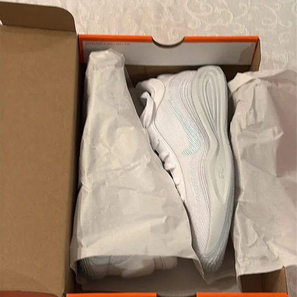 Nike GT Hustle Academy Basketball Shoes - Picture 5 of 15